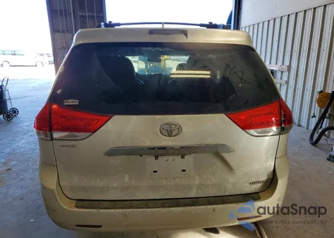 2012 Toyota Sienna Xle z USA, uszkodzony, nr VIN 5TDYK3DC1CS210577